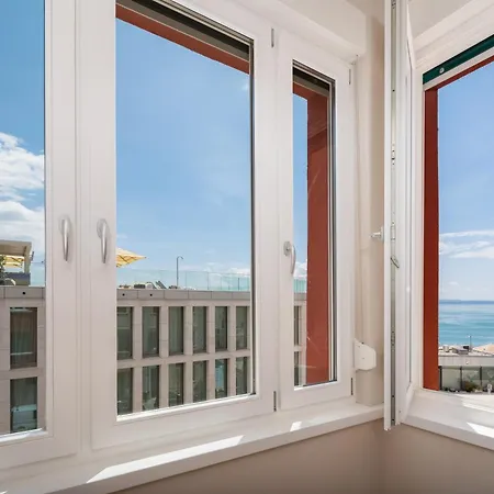 Deluxe Apartment Split