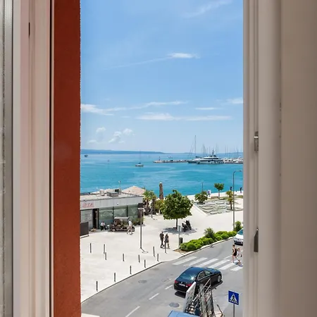 Deluxe Apartment Split