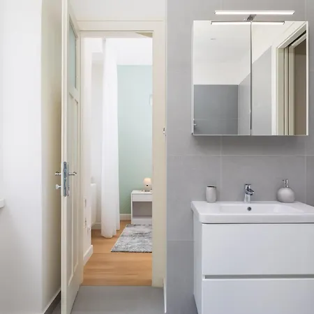 Deluxe Apartment *